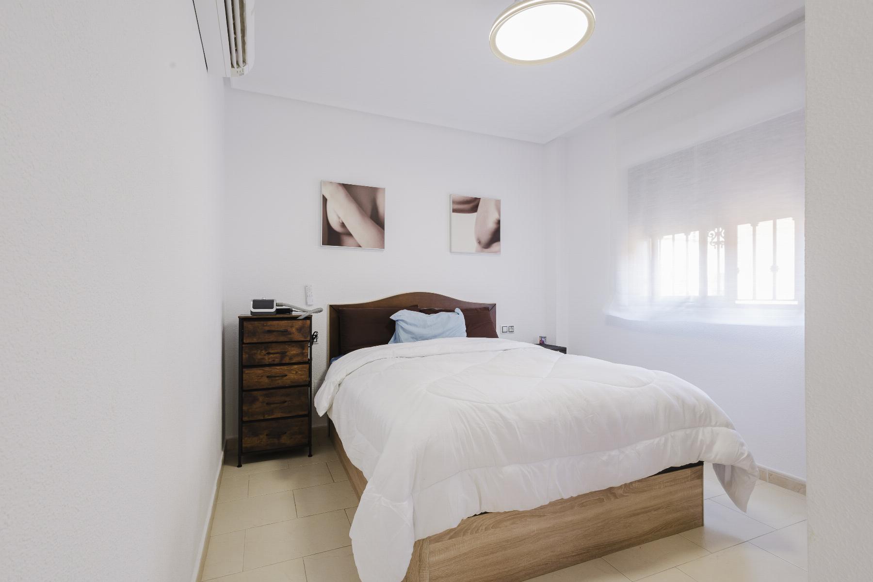 2237_o_1ji4u6757acpr9219jq1h7v1d2m18 Chalet in Torrevieja