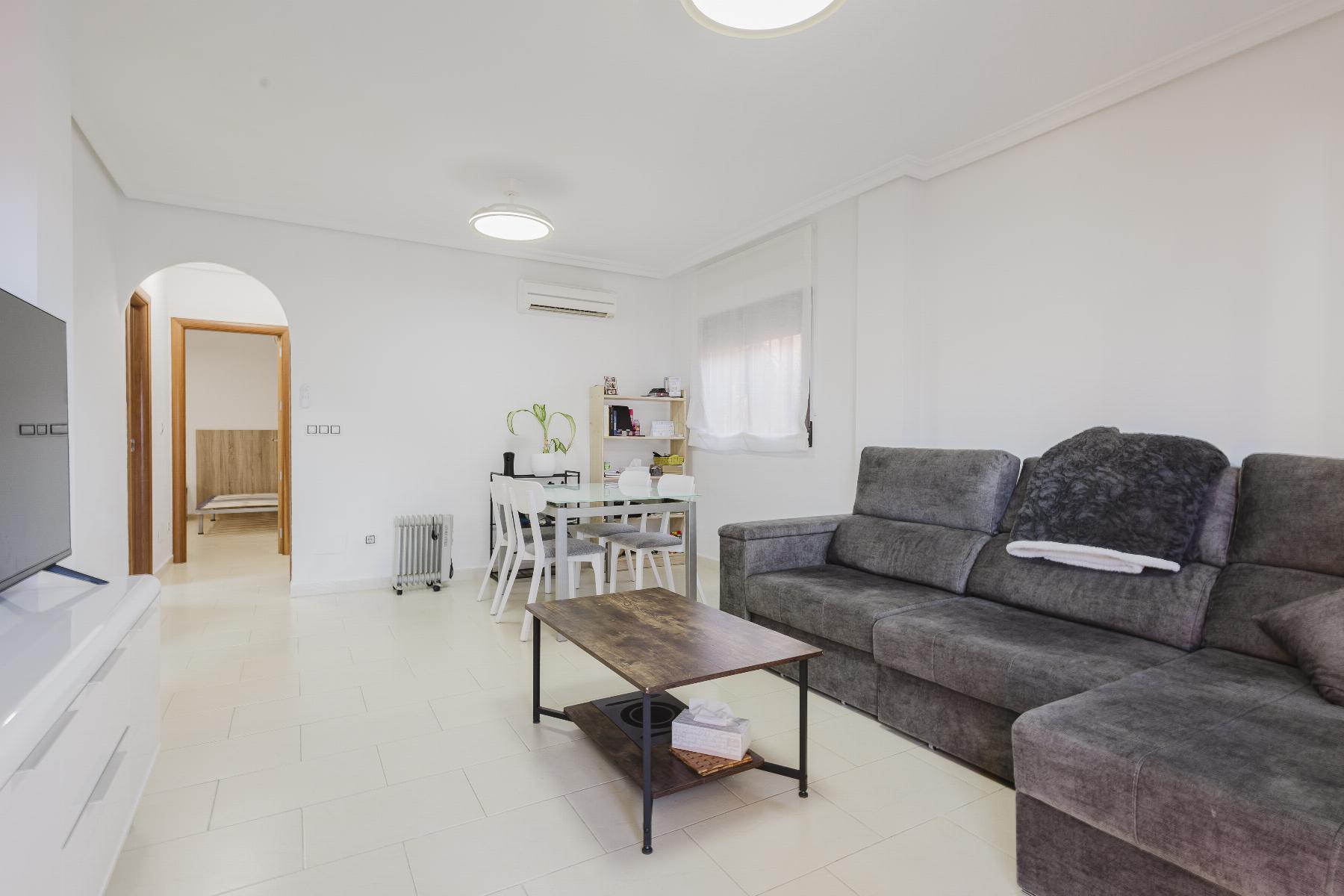 2237_o_1ji4u67581i4ruu4h0j1a3r130i1k Chalet in Torrevieja
