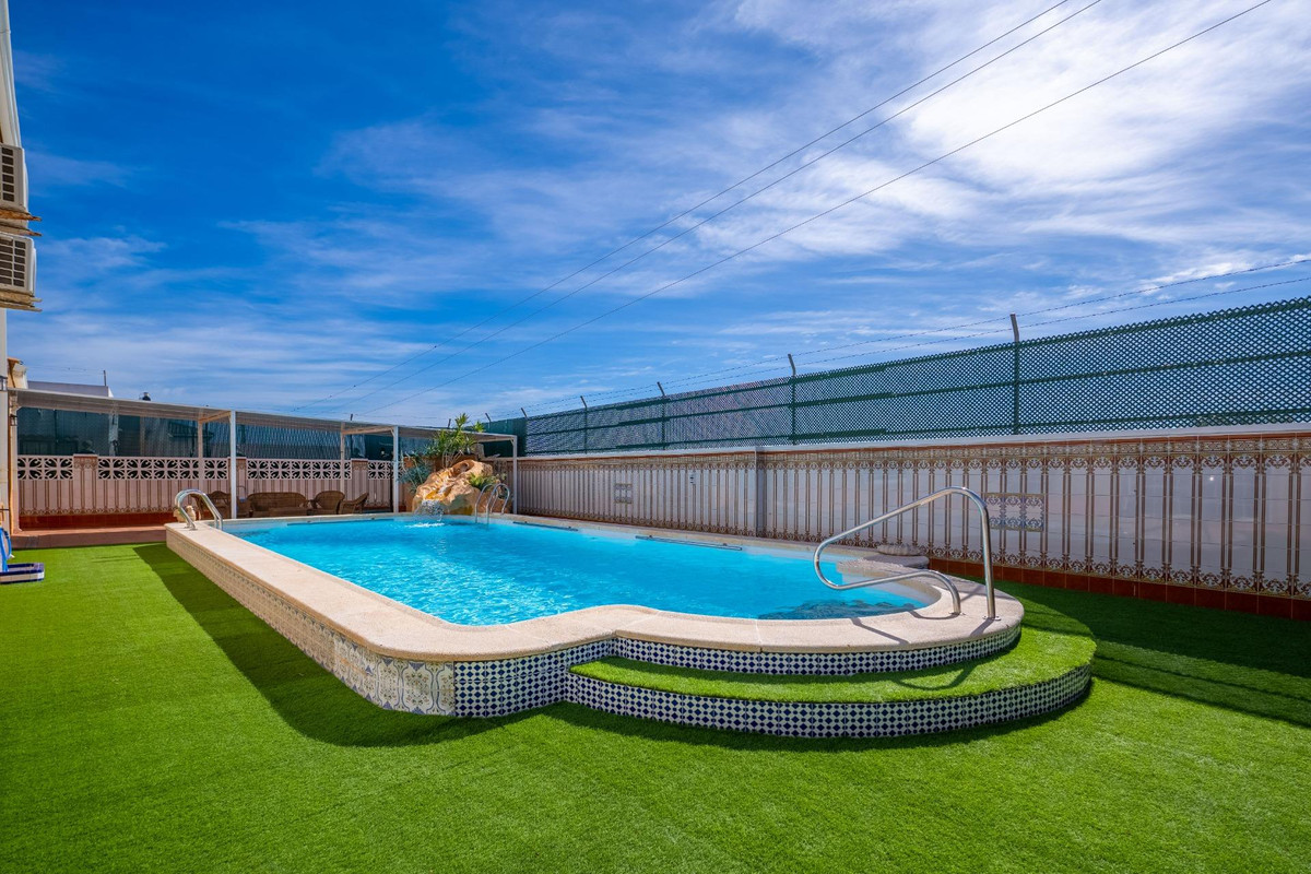 ShowFeedImage House – Detached Villa in Torrevieja