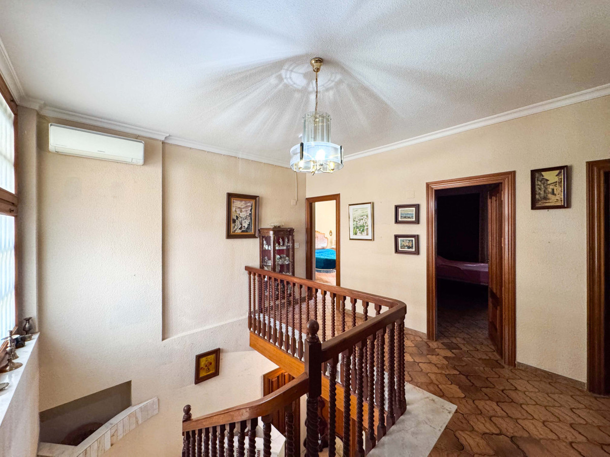 House – Detached Villa in Elda