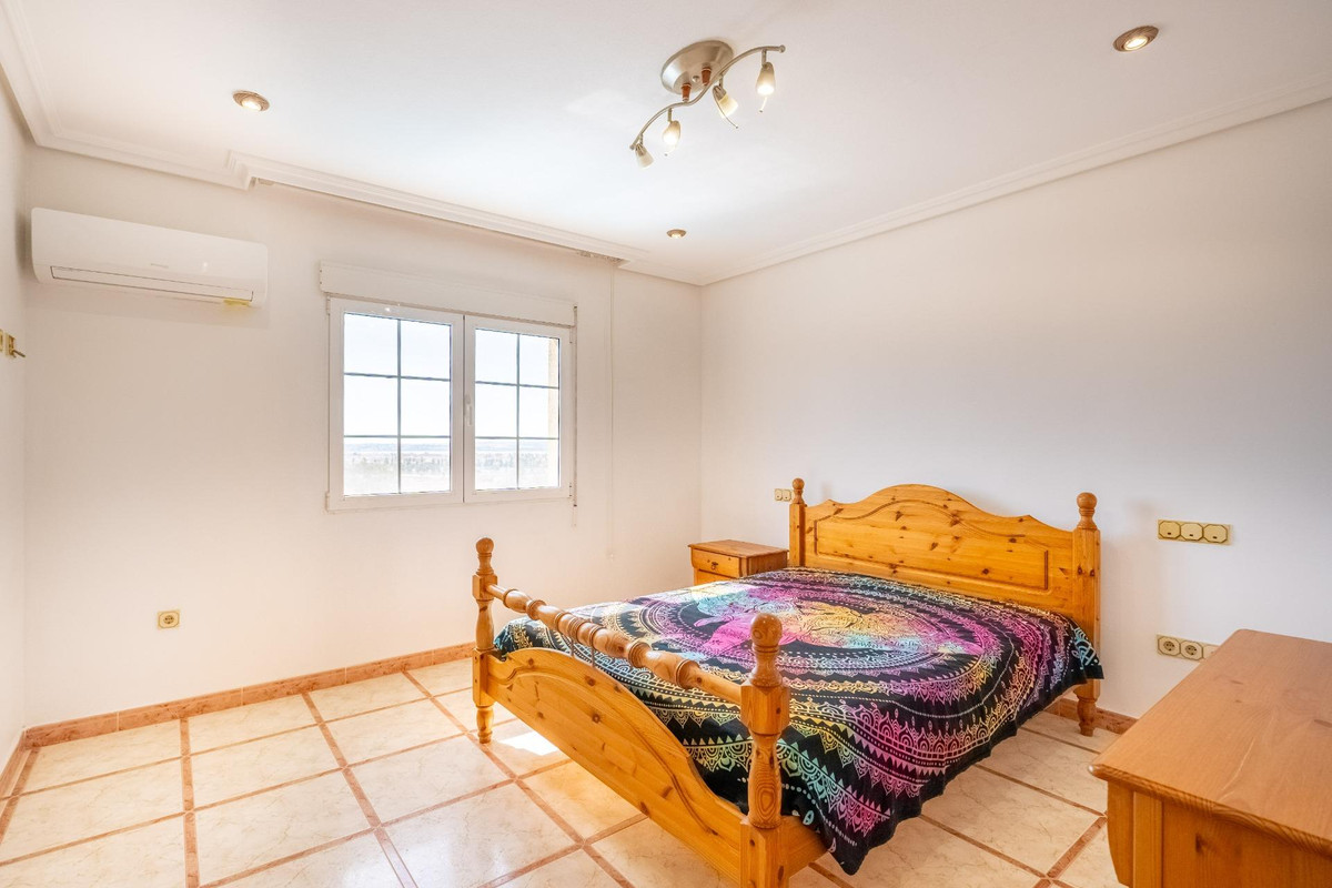 ShowFeedImage House – Detached Villa in Torrevieja