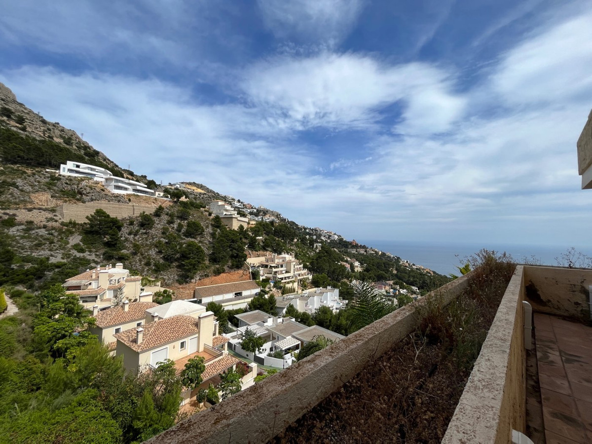 Apartment – Middle Floor Apartment in Altea