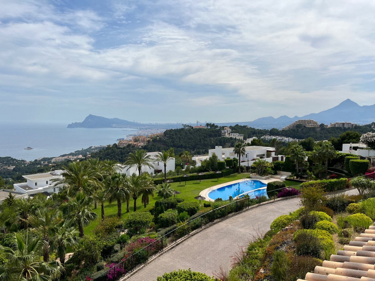 Apartment – Middle Floor Apartment in Altea