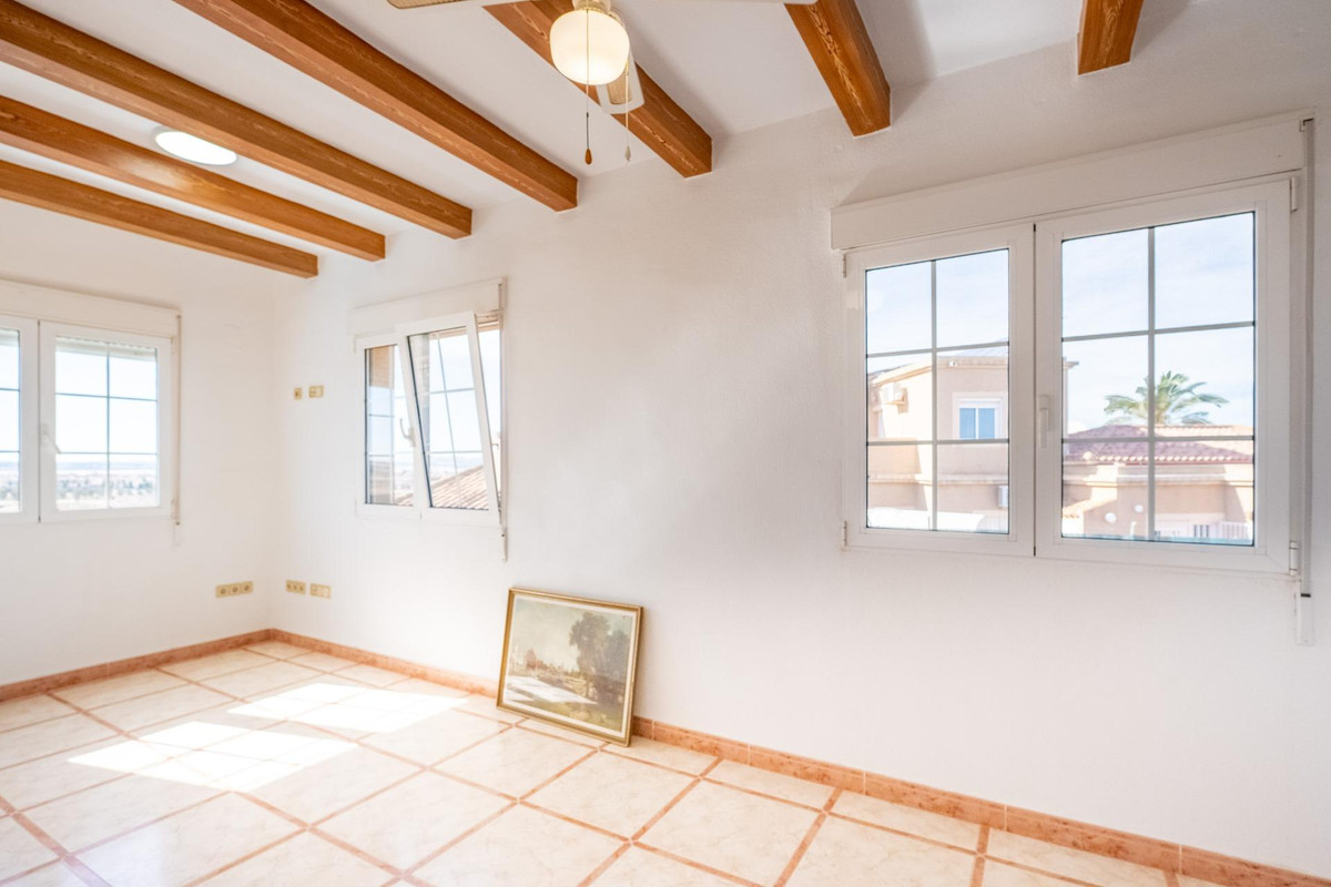 ShowFeedImage House – Detached Villa in Torrevieja