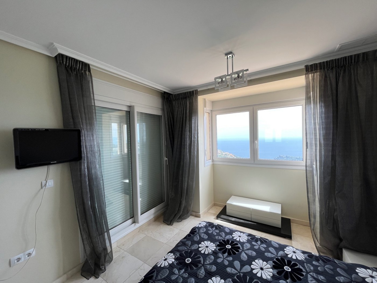 Apartment – Middle Floor Apartment in Altea