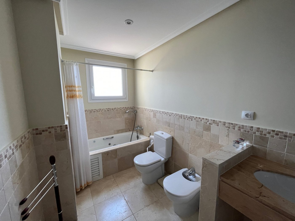 Apartment – Middle Floor Apartment in Altea