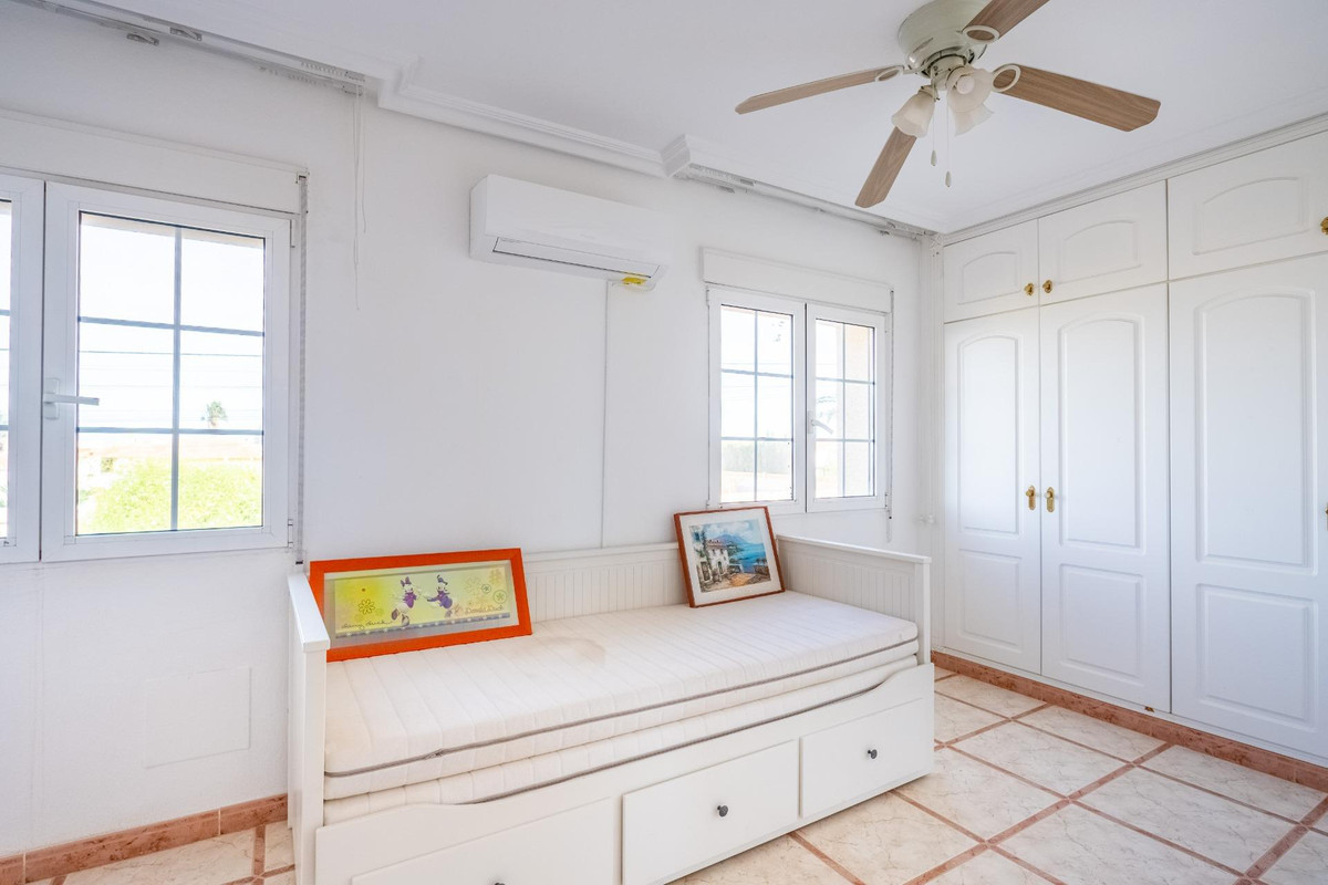ShowFeedImage House – Detached Villa in Torrevieja