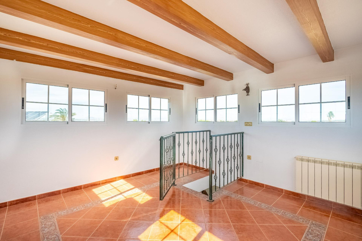 ShowFeedImage House – Detached Villa in Torrevieja