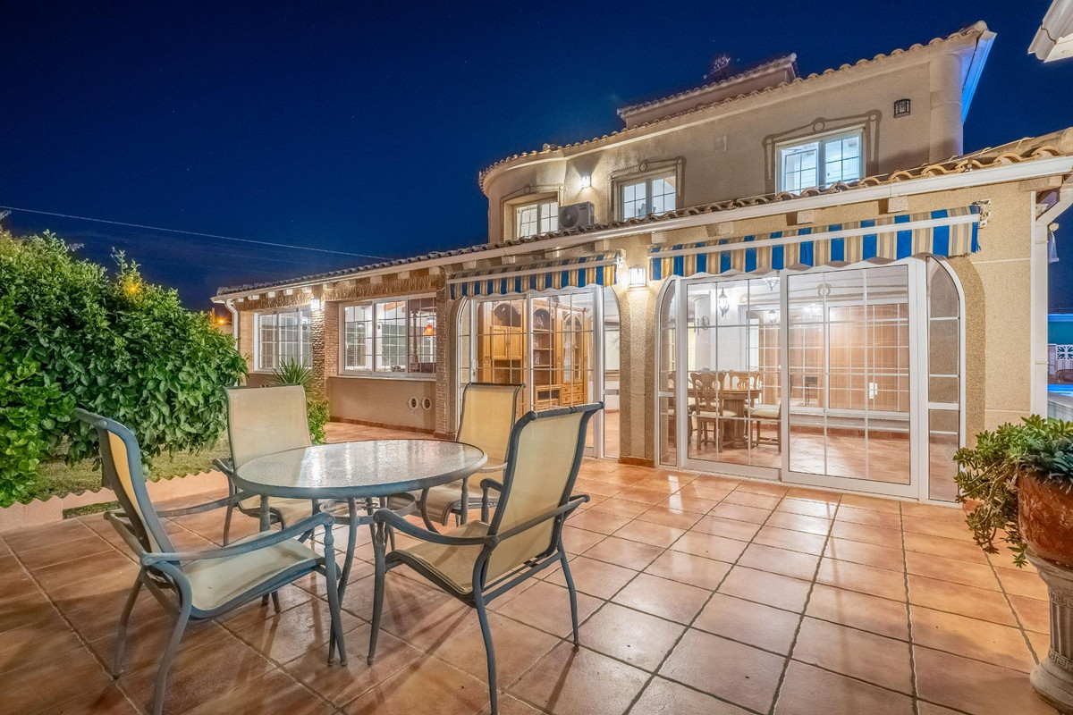 ShowFeedImage House – Detached Villa in Torrevieja