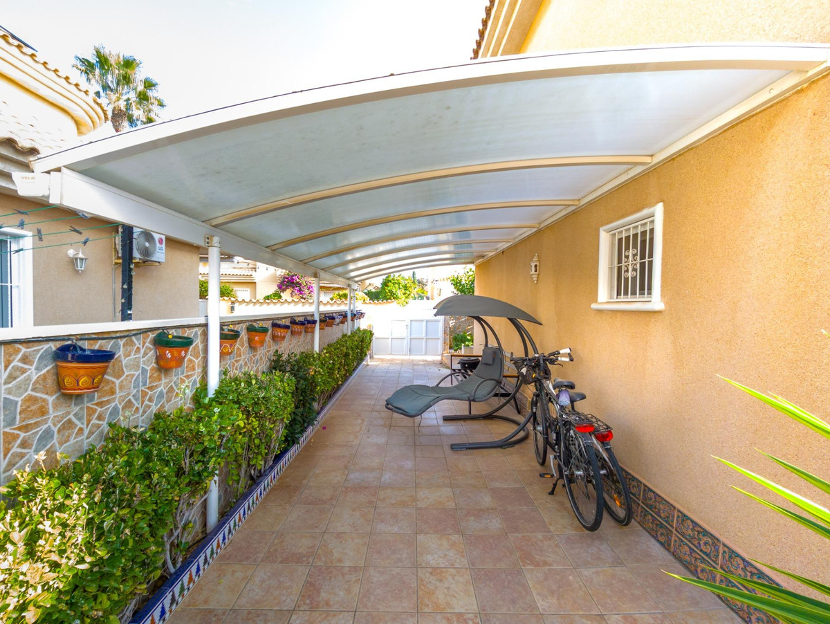 ShowFeedImage House – Detached Villa in Torrevieja
