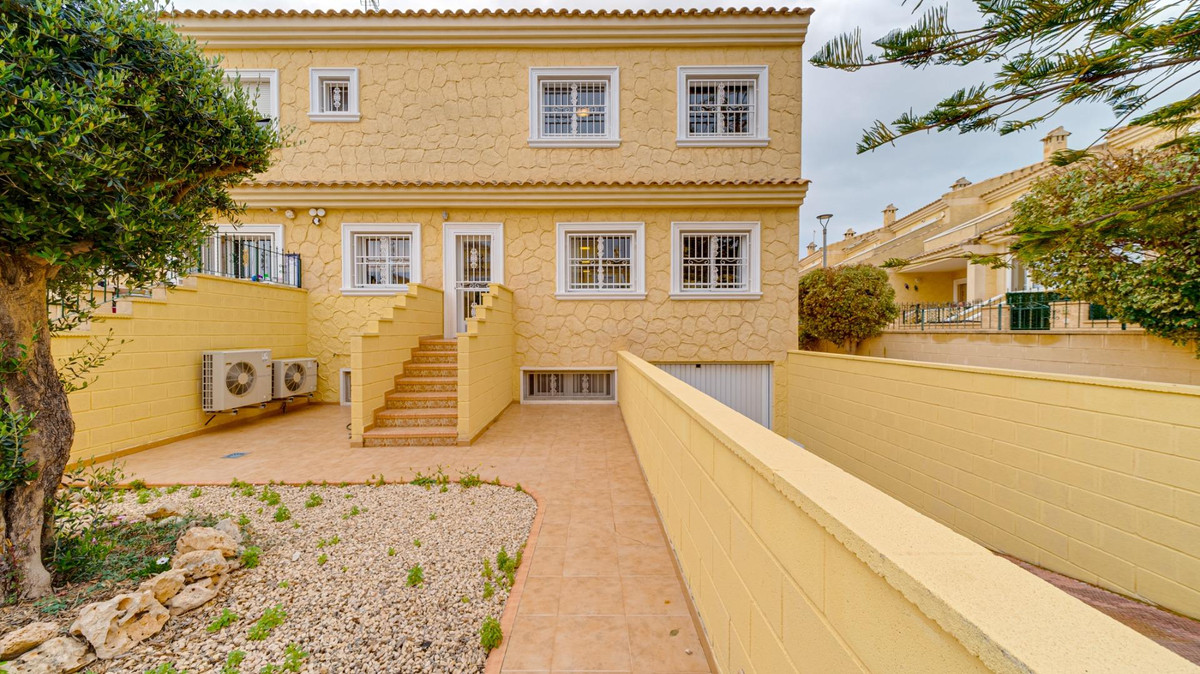 ShowFeedImage House – Bungalow in Torrevieja