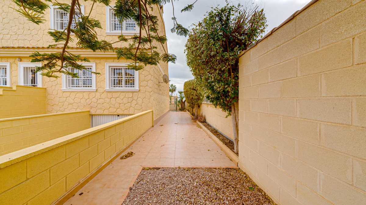 ShowFeedImage House – Bungalow in Torrevieja