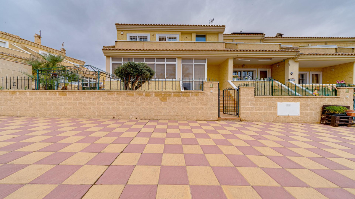 ShowFeedImage House – Bungalow in Torrevieja