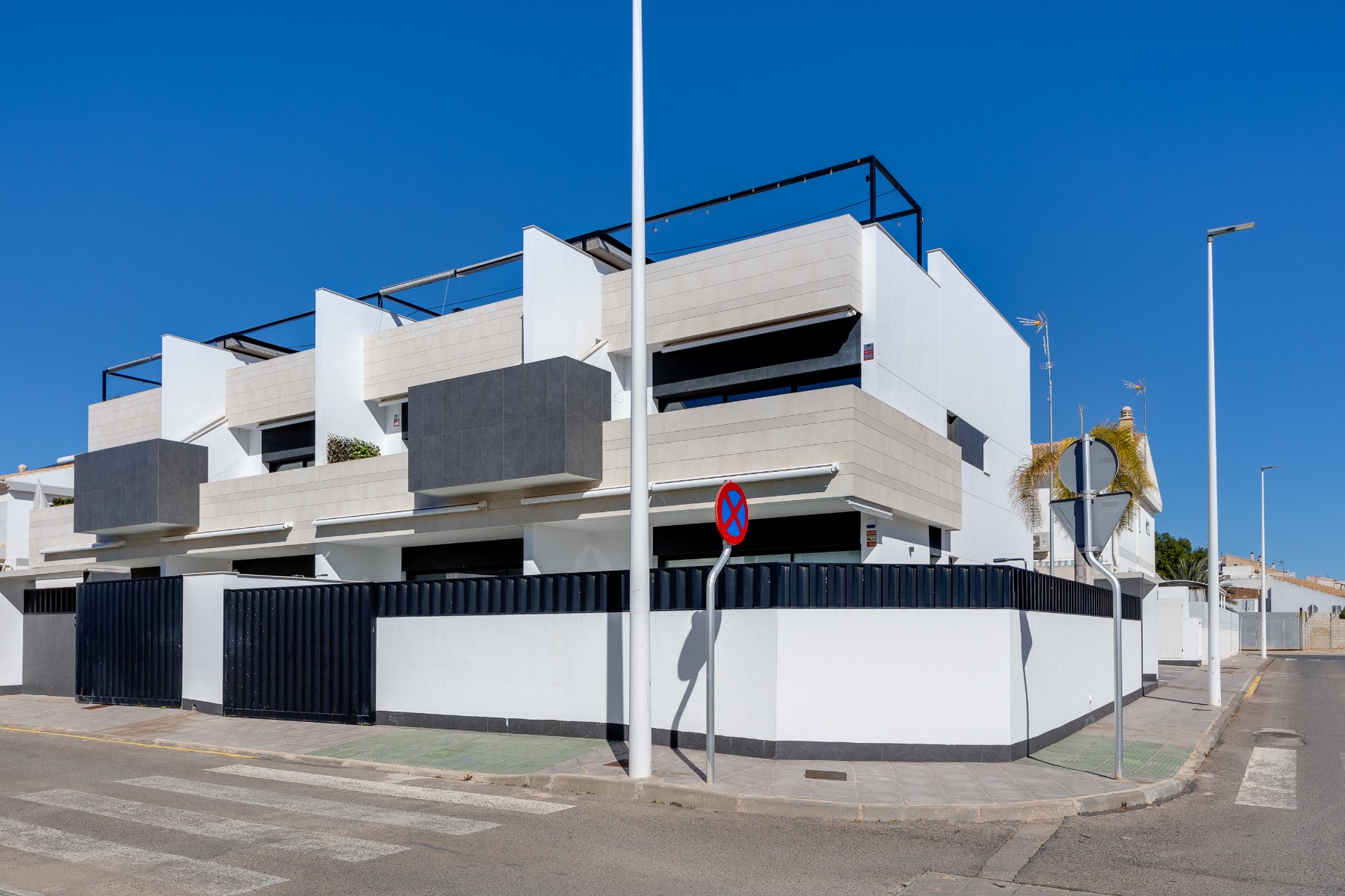 o_1jhbbh2ivqdc1guc9vm1e7t5893k Bungalow in Pilar de la Horadada