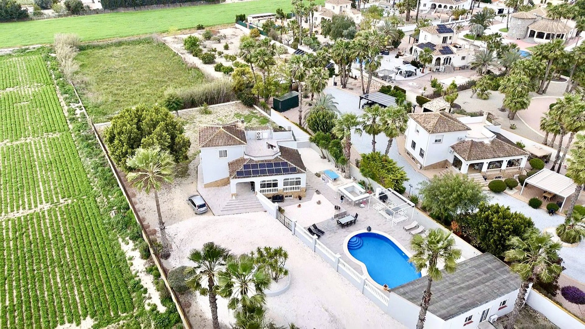 House – Detached Villa in Catral
