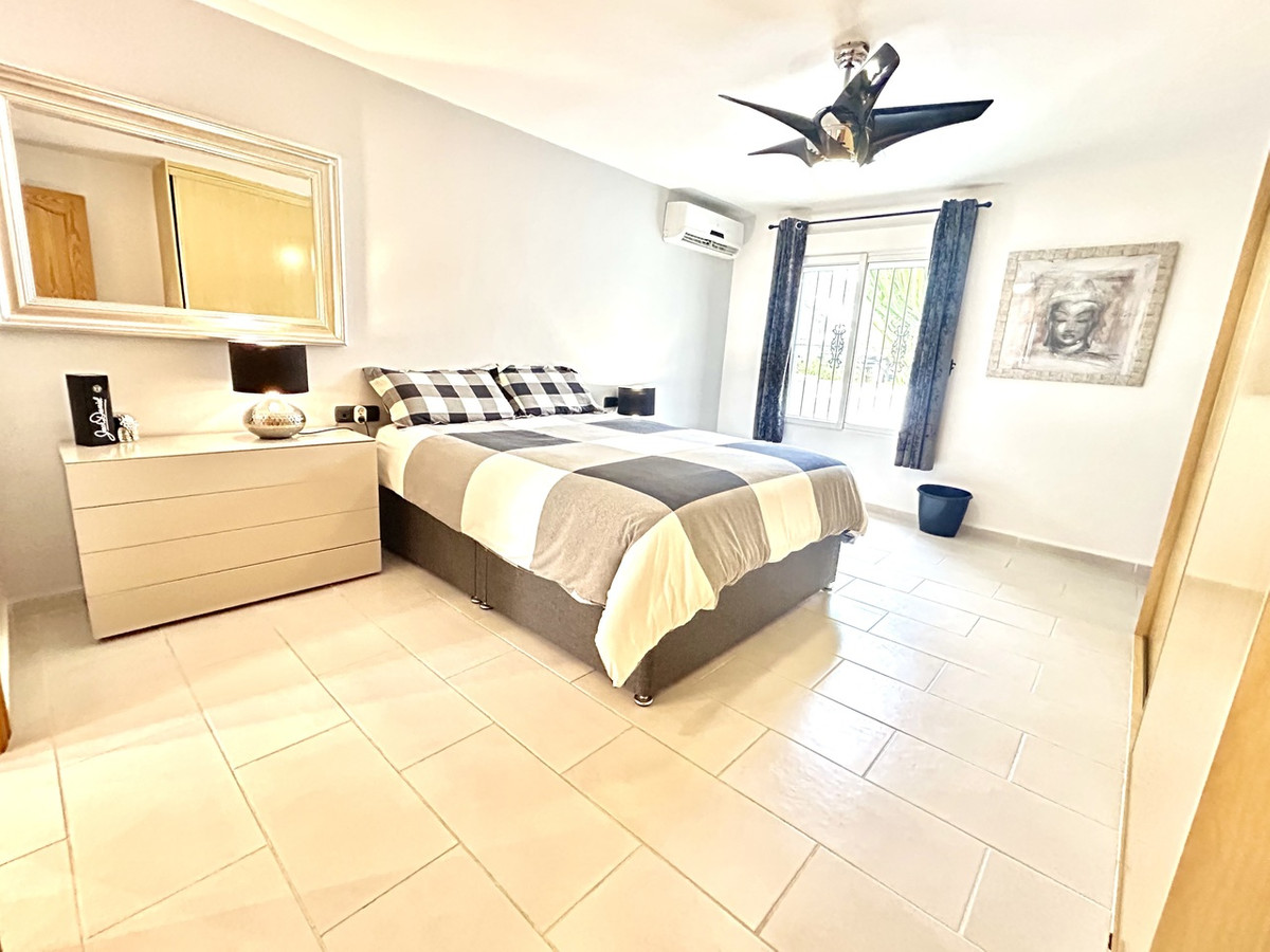 House – Detached Villa in Catral