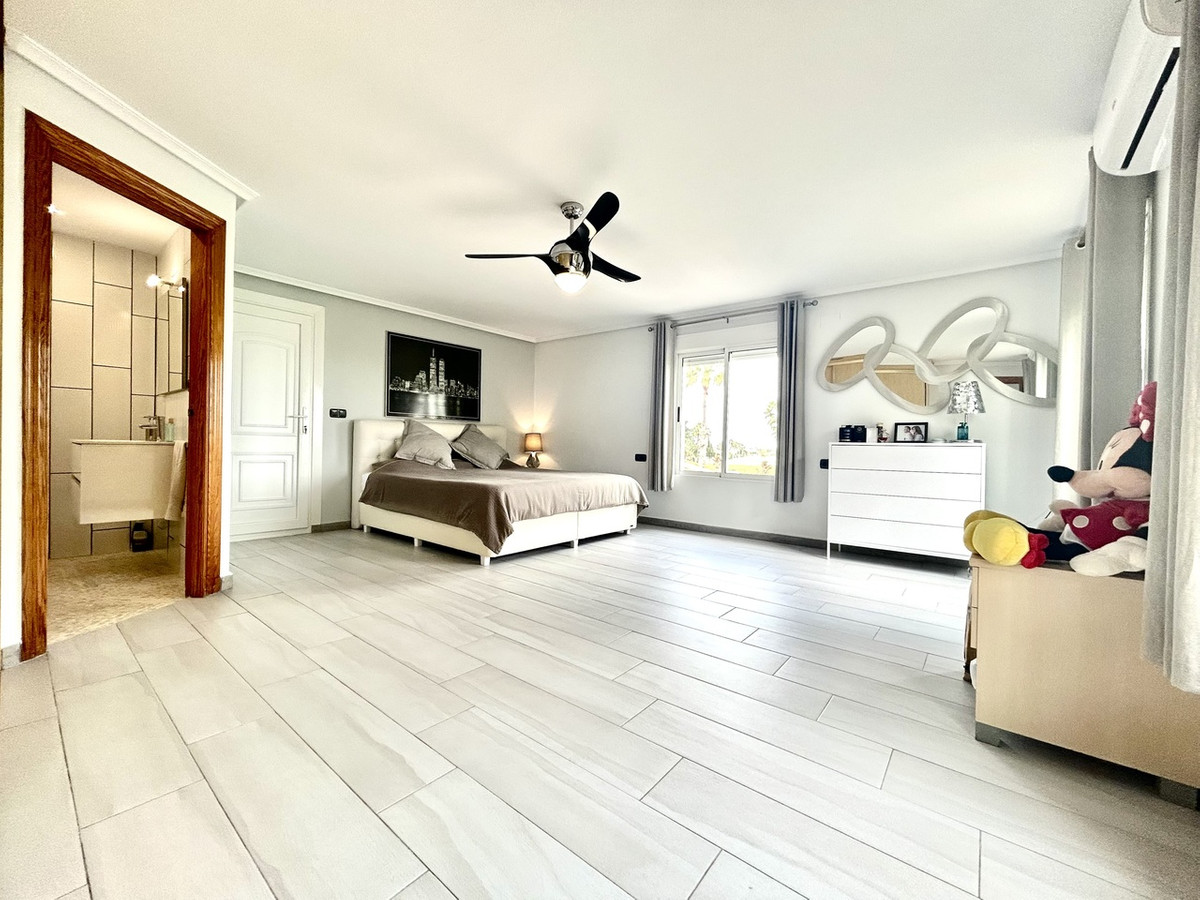 House – Detached Villa in Catral