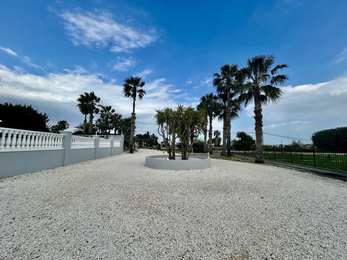 House – Detached Villa in Catral