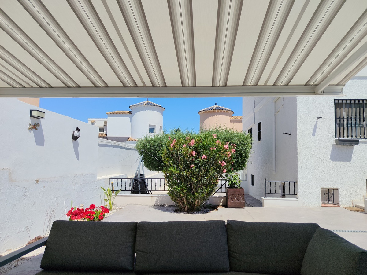 ShowFeedImage House – Detached Villa in Orihuela
