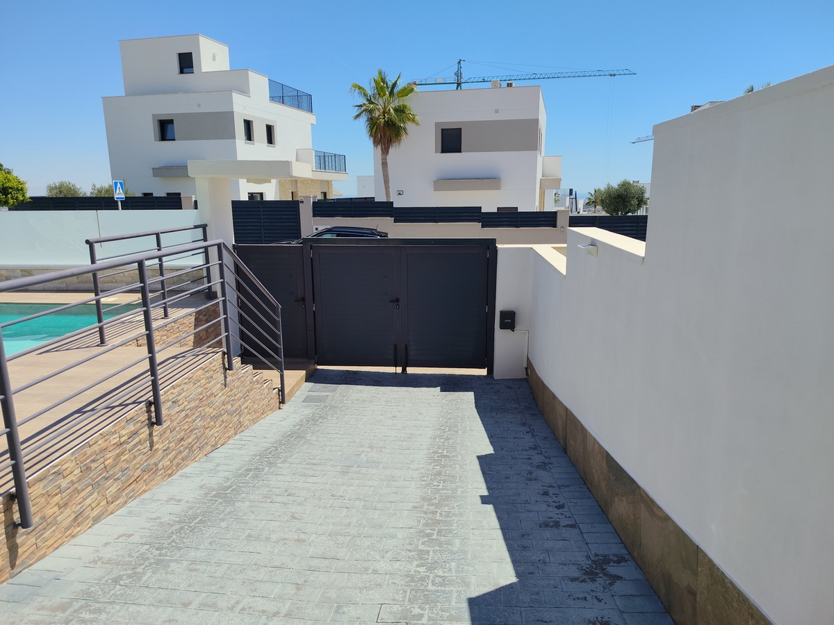 ShowFeedImage House – Detached Villa in San Miguel de Salinas
