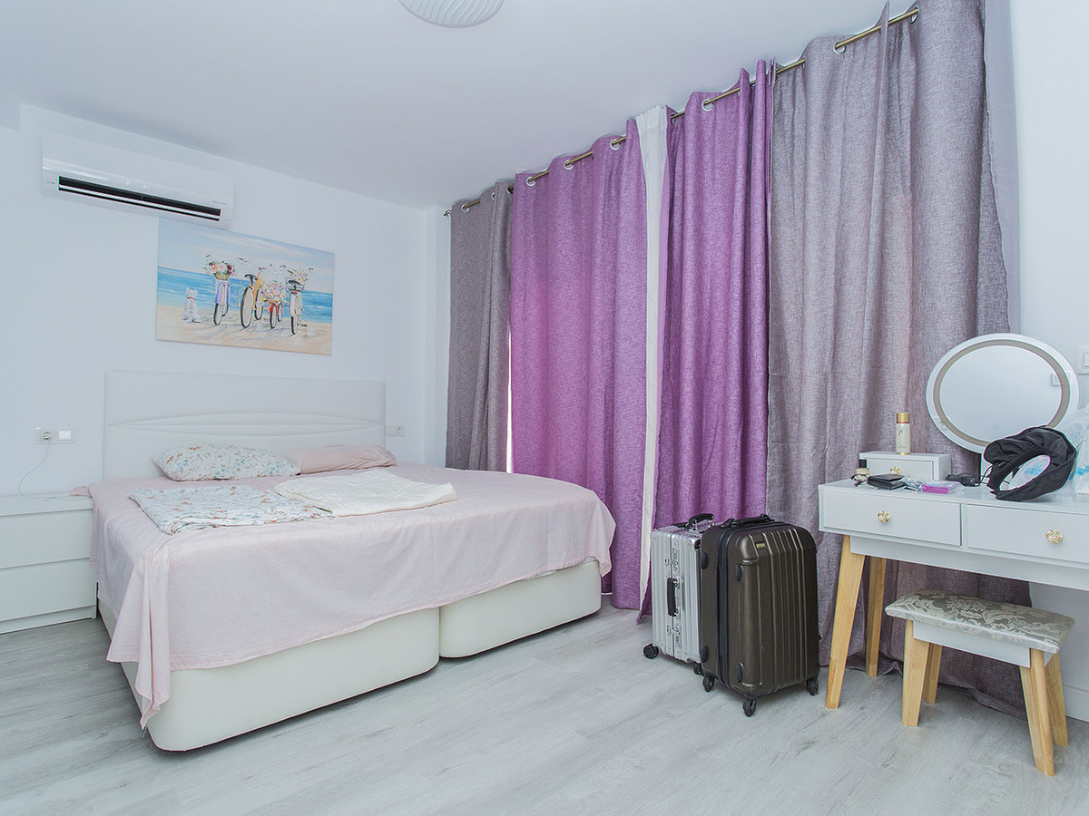 ShowFeedImage House – Detached Villa in Torrevieja