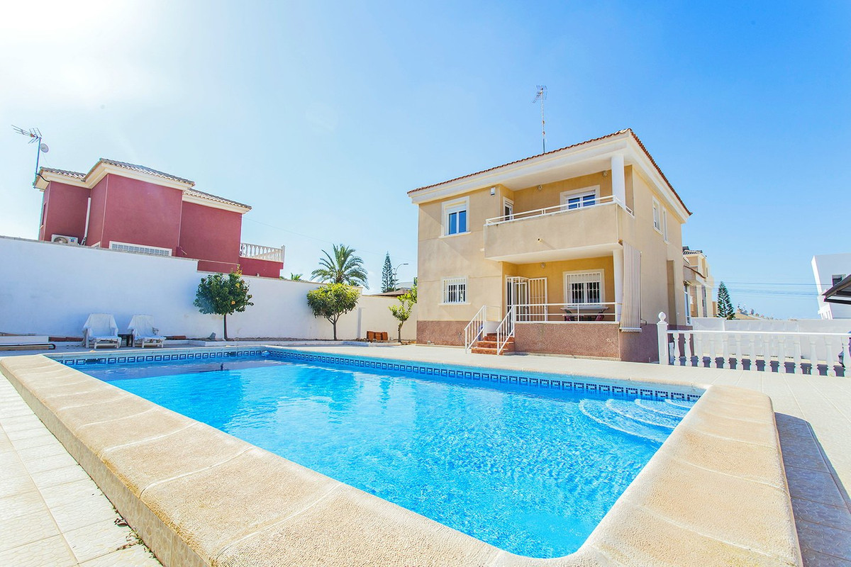 ShowFeedImage House – Detached Villa in Torrevieja
