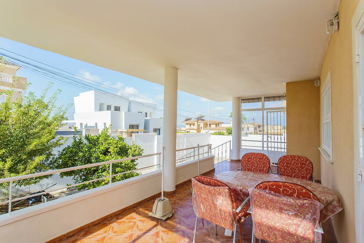 ShowFeedImage House – Detached Villa in Torrevieja