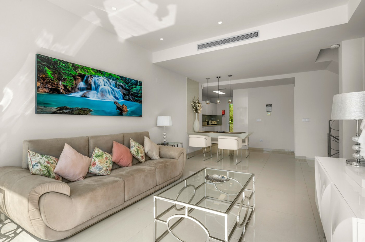 ShowFeedImage House – Detached Villa in Torrevieja