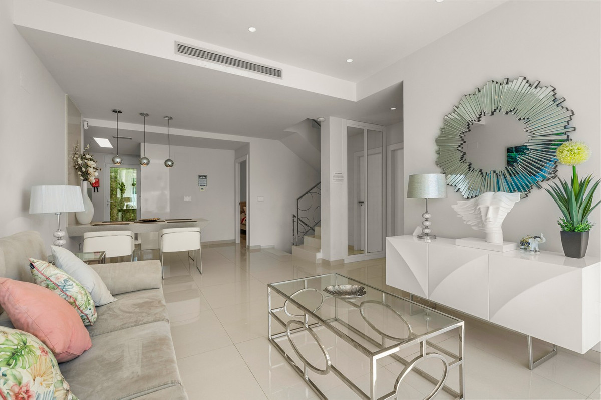 ShowFeedImage House – Detached Villa in Torrevieja
