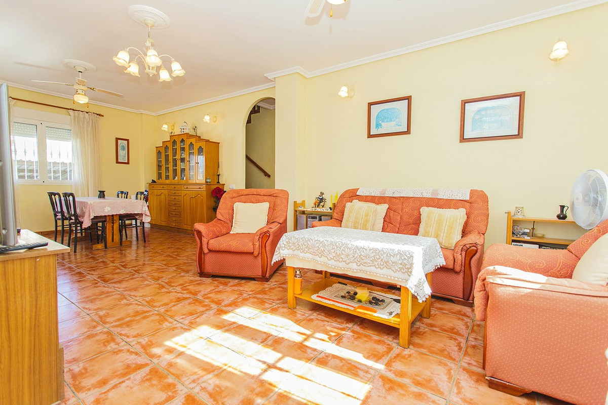 ShowFeedImage House – Detached Villa in Torrevieja