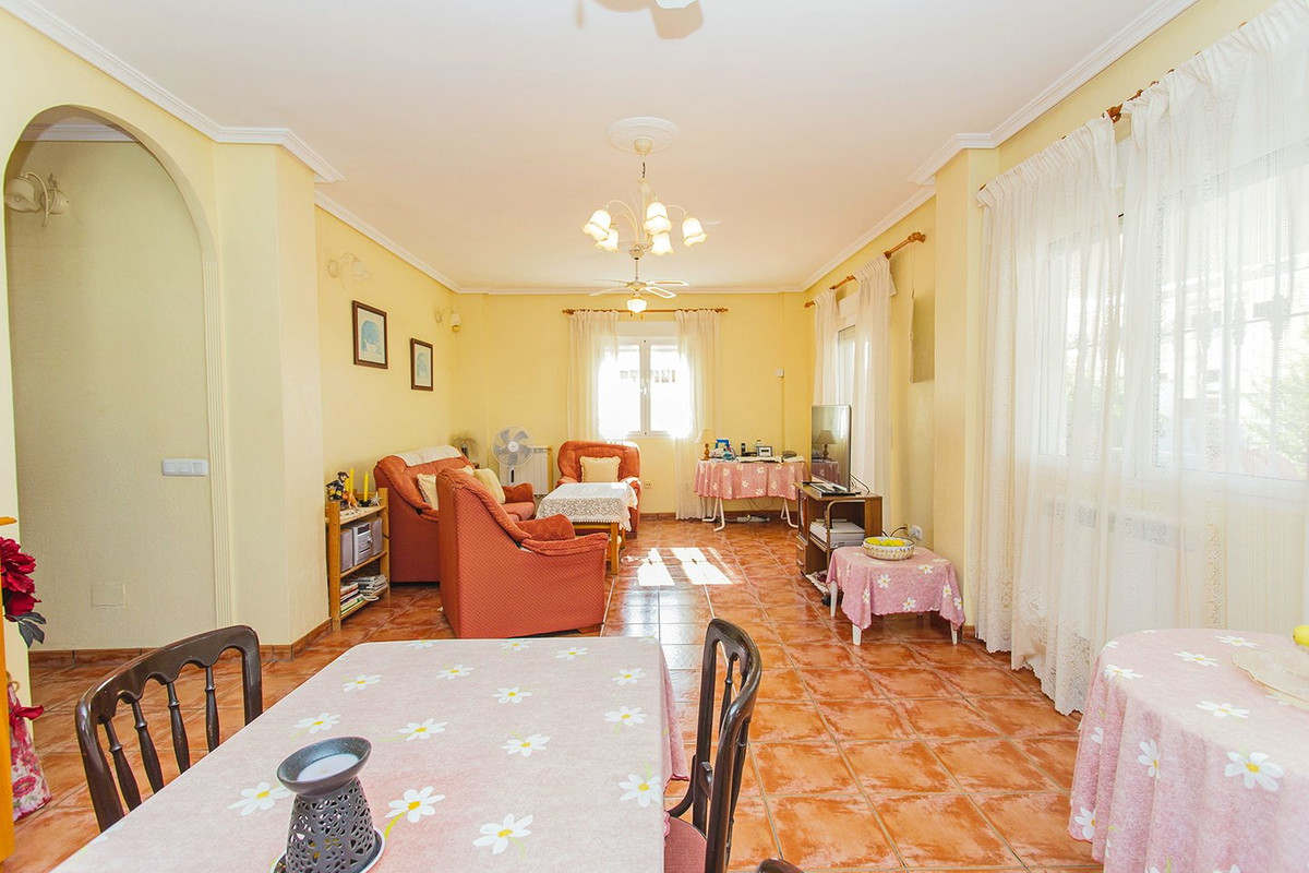 ShowFeedImage House – Detached Villa in Torrevieja