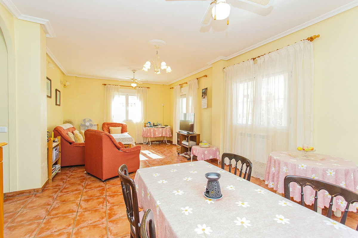 ShowFeedImage House – Detached Villa in Torrevieja