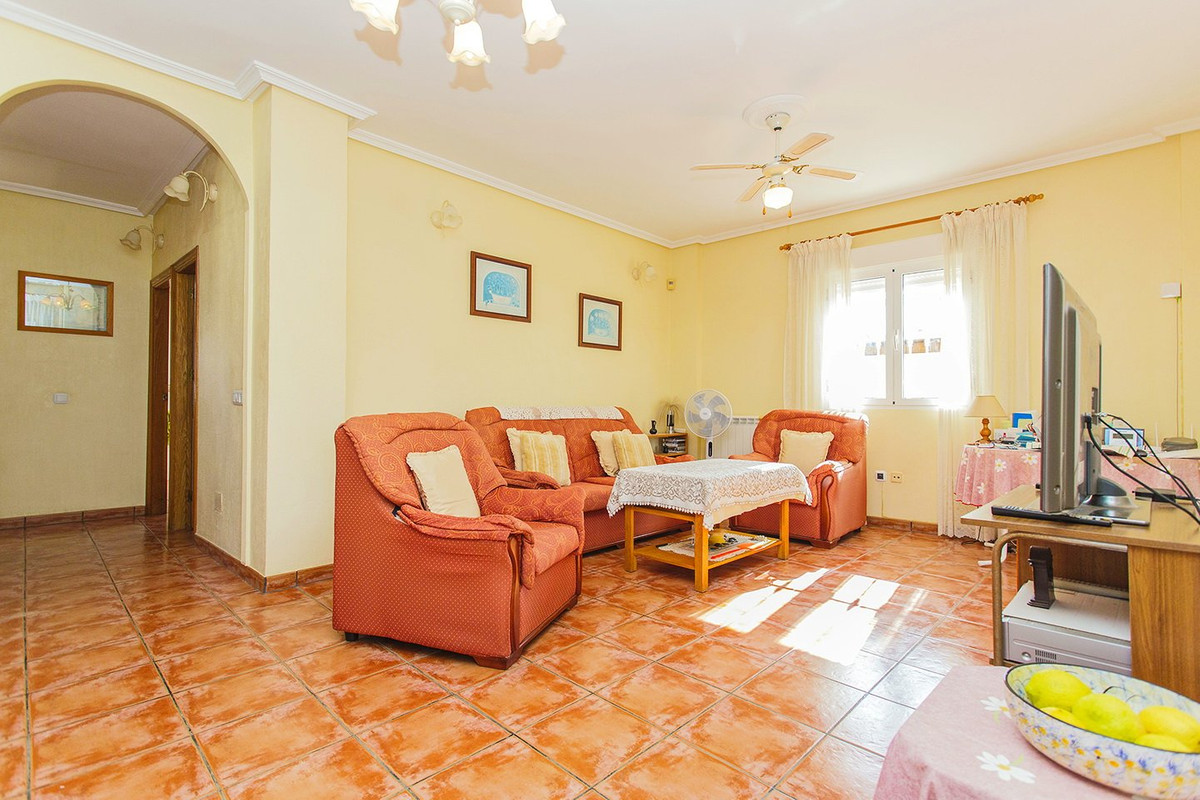 ShowFeedImage House – Detached Villa in Torrevieja