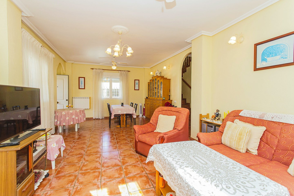 ShowFeedImage House – Detached Villa in Torrevieja