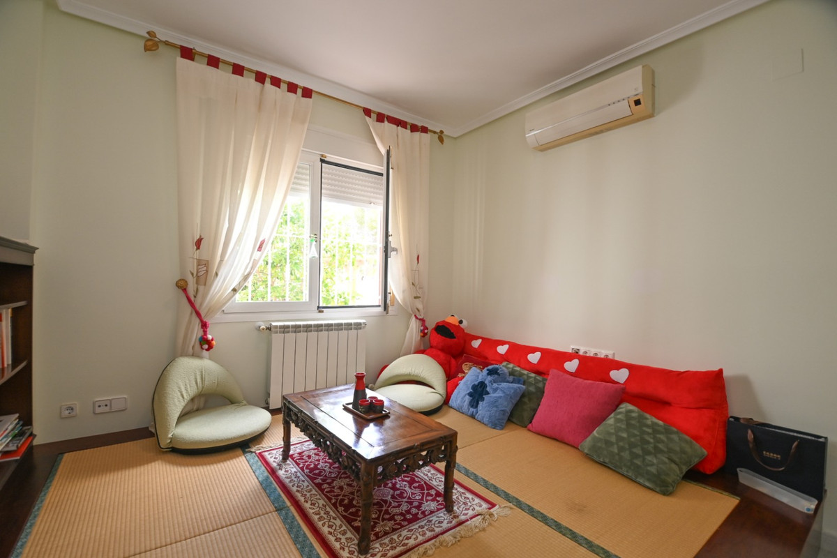 ShowFeedImage House – Detached Villa in Orihuela