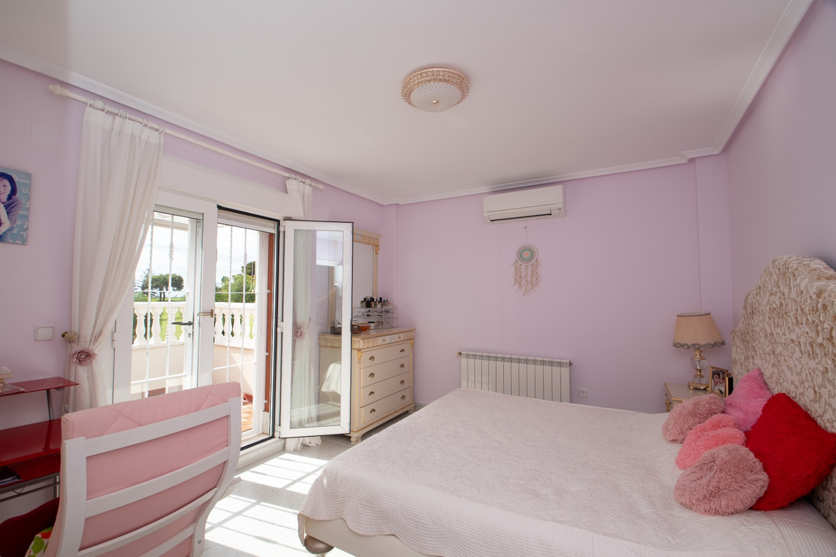 ShowFeedImage House – Detached Villa in Orihuela