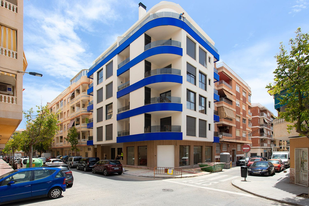 Apartment – Middle Floor Apartment in Torrevieja