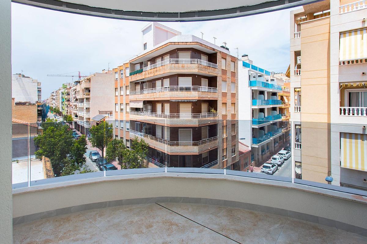 Apartment – Middle Floor Apartment in Torrevieja