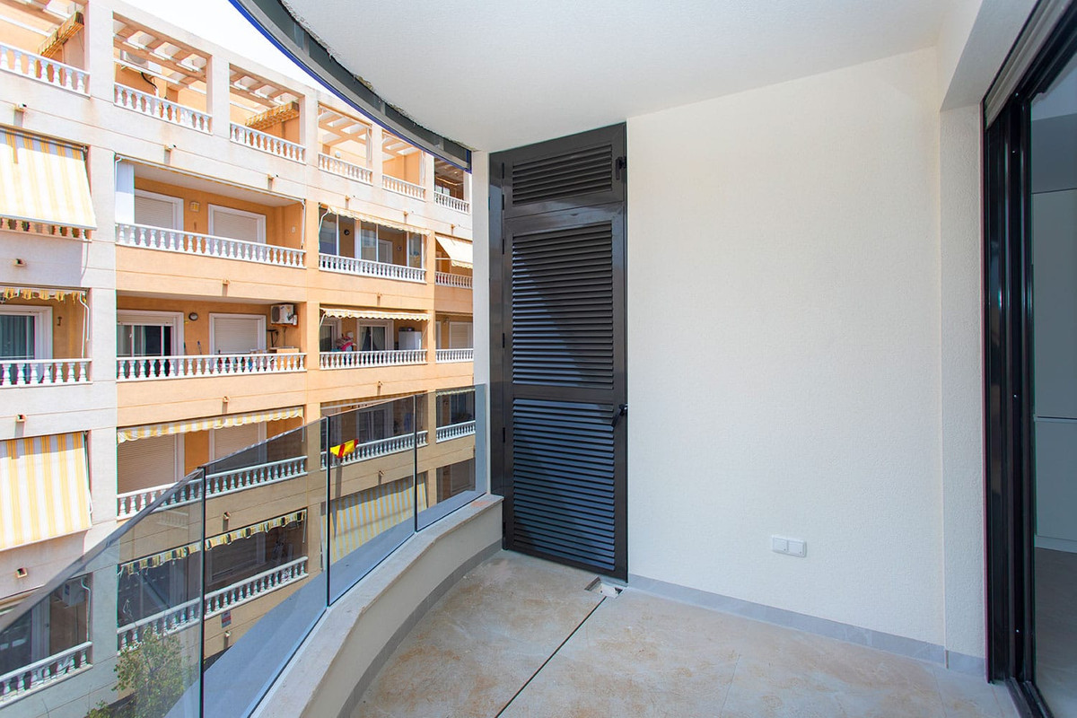 Apartment – Middle Floor Apartment in Torrevieja