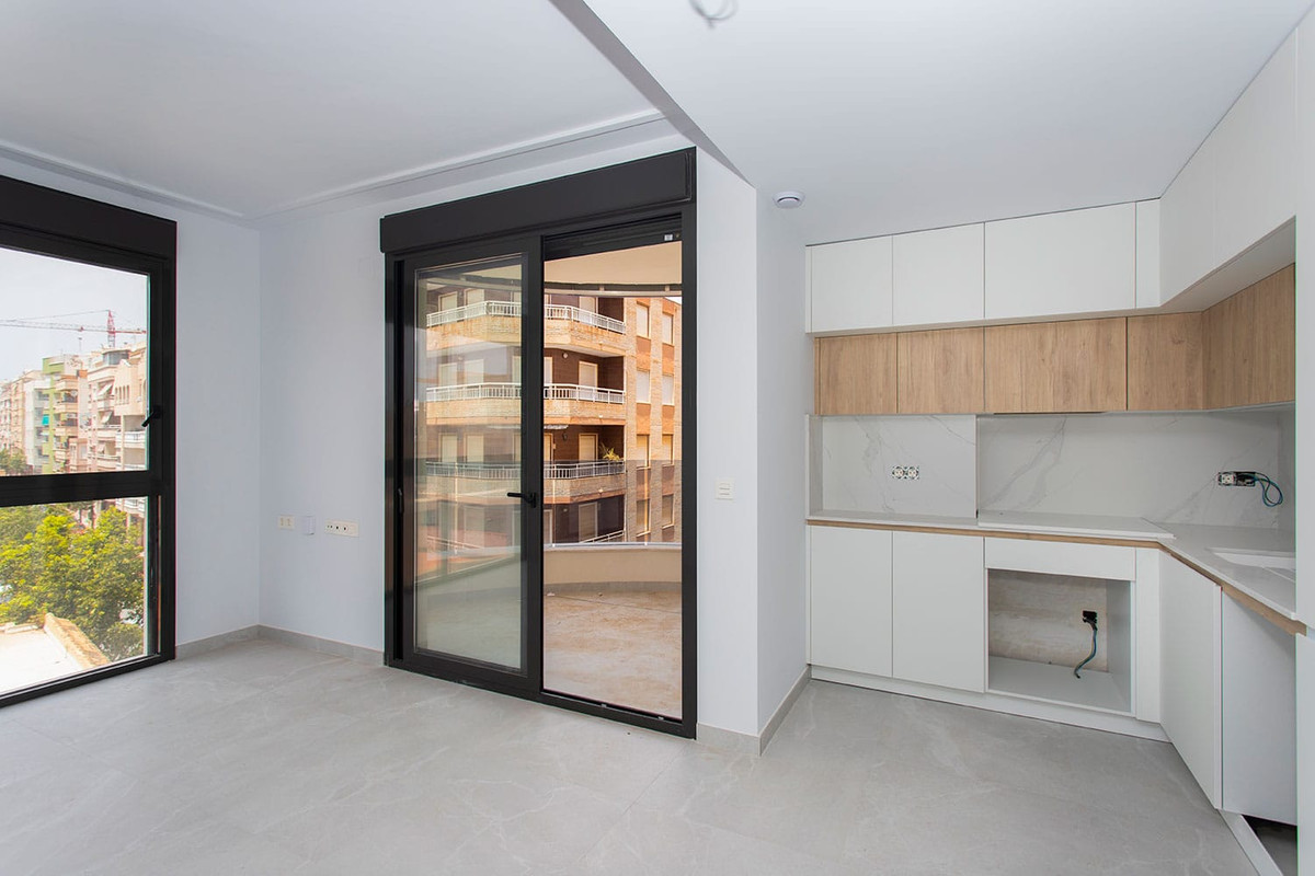 Apartment – Middle Floor Apartment in Torrevieja