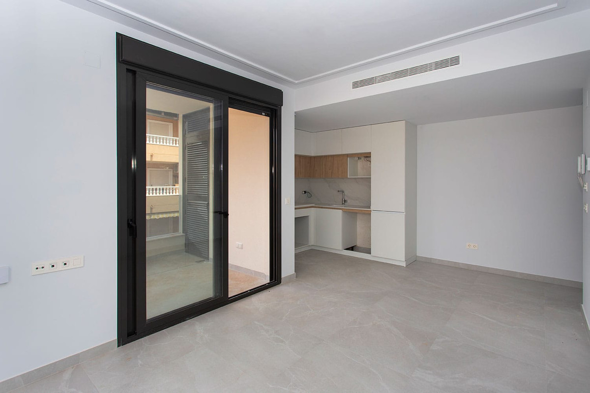 Apartment – Middle Floor Apartment in Torrevieja