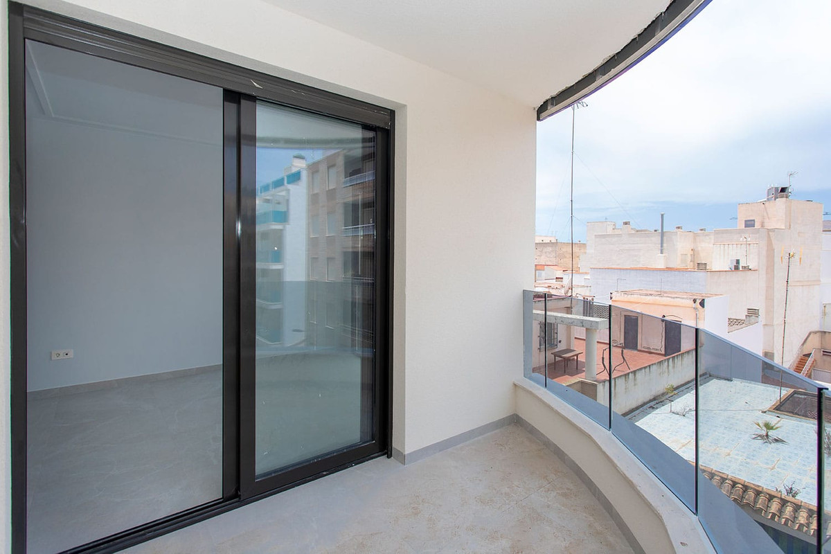 Apartment – Middle Floor Apartment in Torrevieja