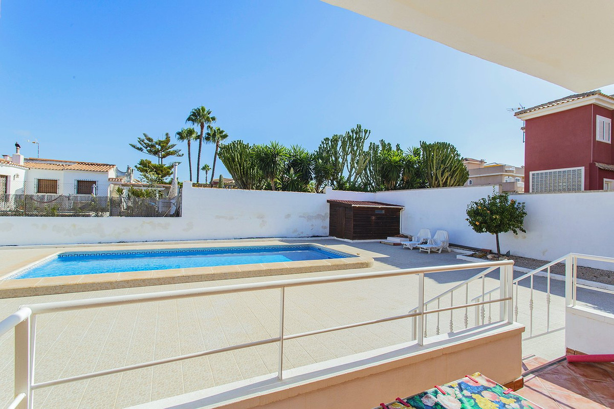 ShowFeedImage House – Detached Villa in Torrevieja