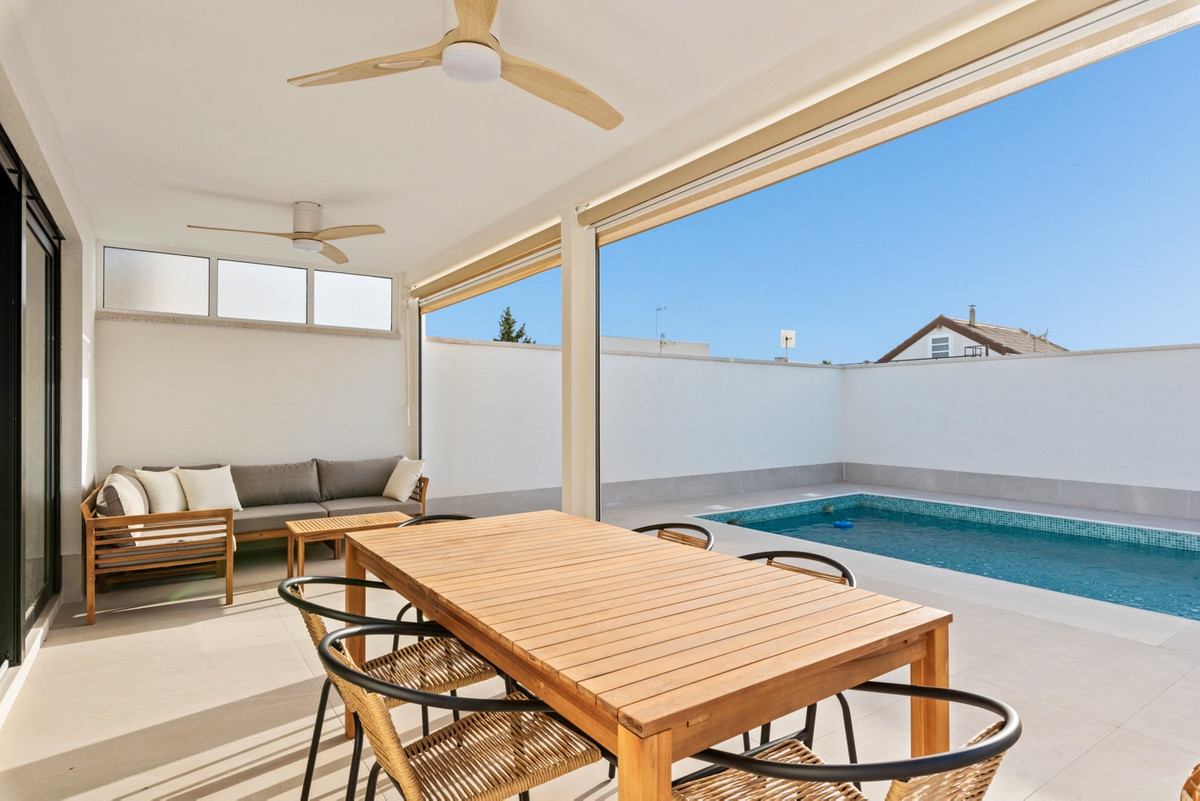 ShowFeedImage House – Detached Villa in Torrevieja