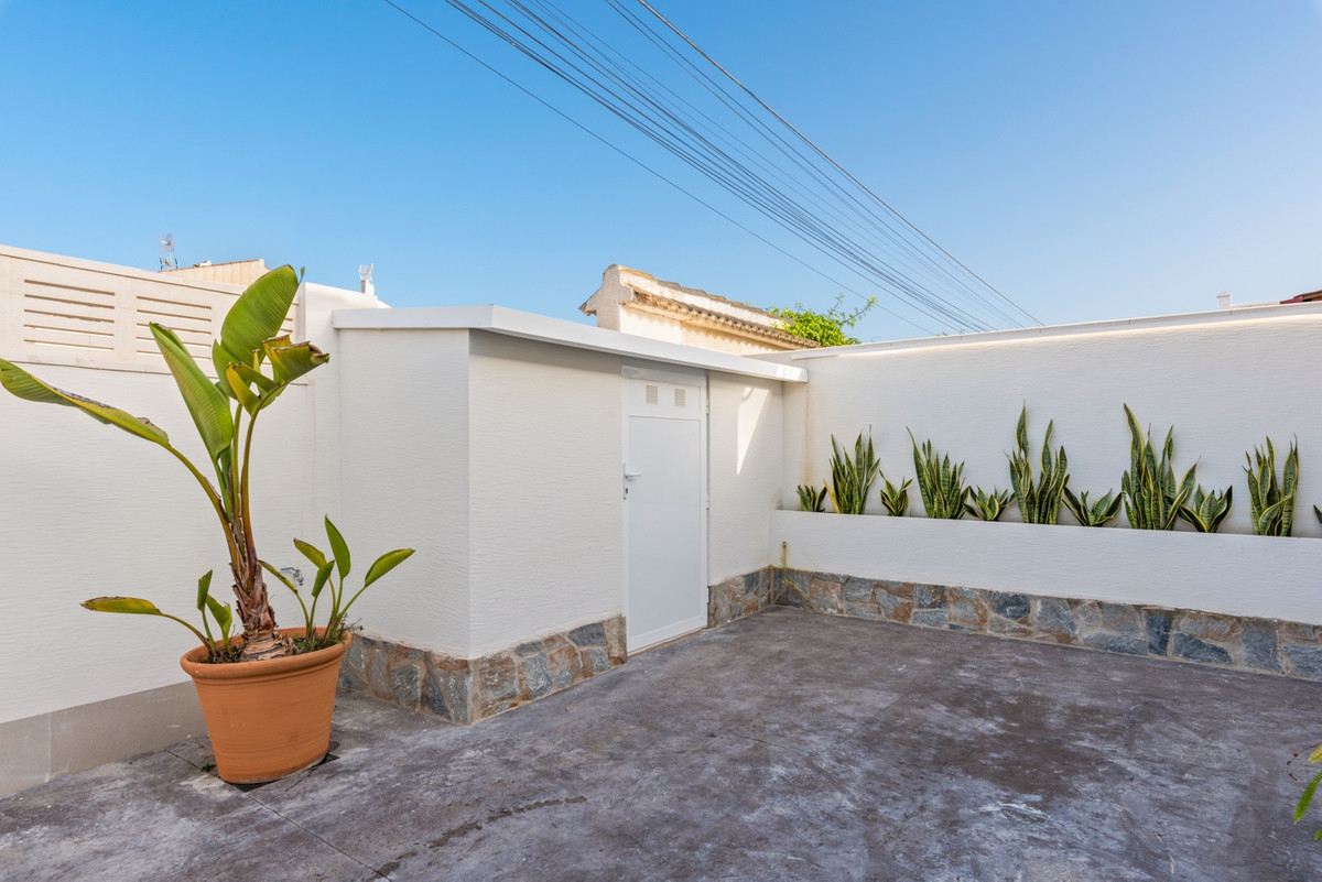 ShowFeedImage House – Detached Villa in Torrevieja