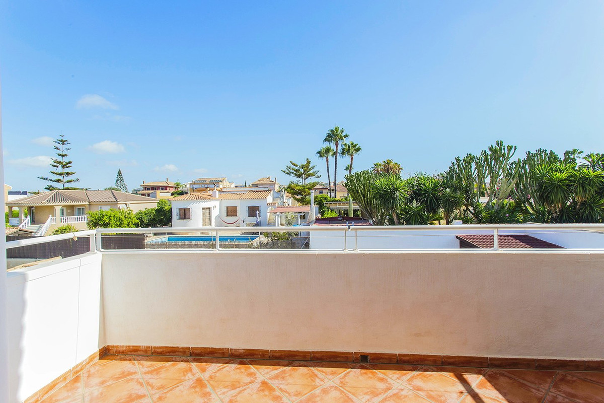 ShowFeedImage House – Detached Villa in Torrevieja