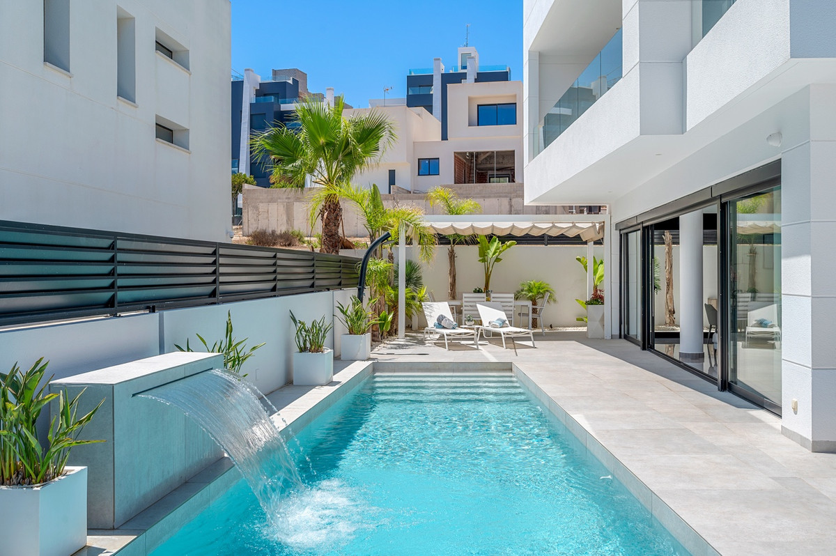 ShowFeedImage House – Detached Villa in Guardamar del Segura