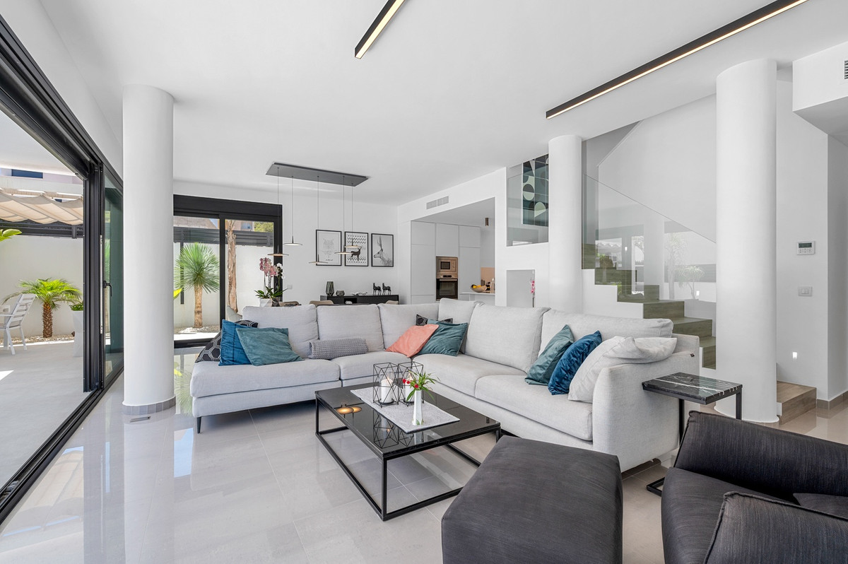 ShowFeedImage House – Detached Villa in Guardamar del Segura