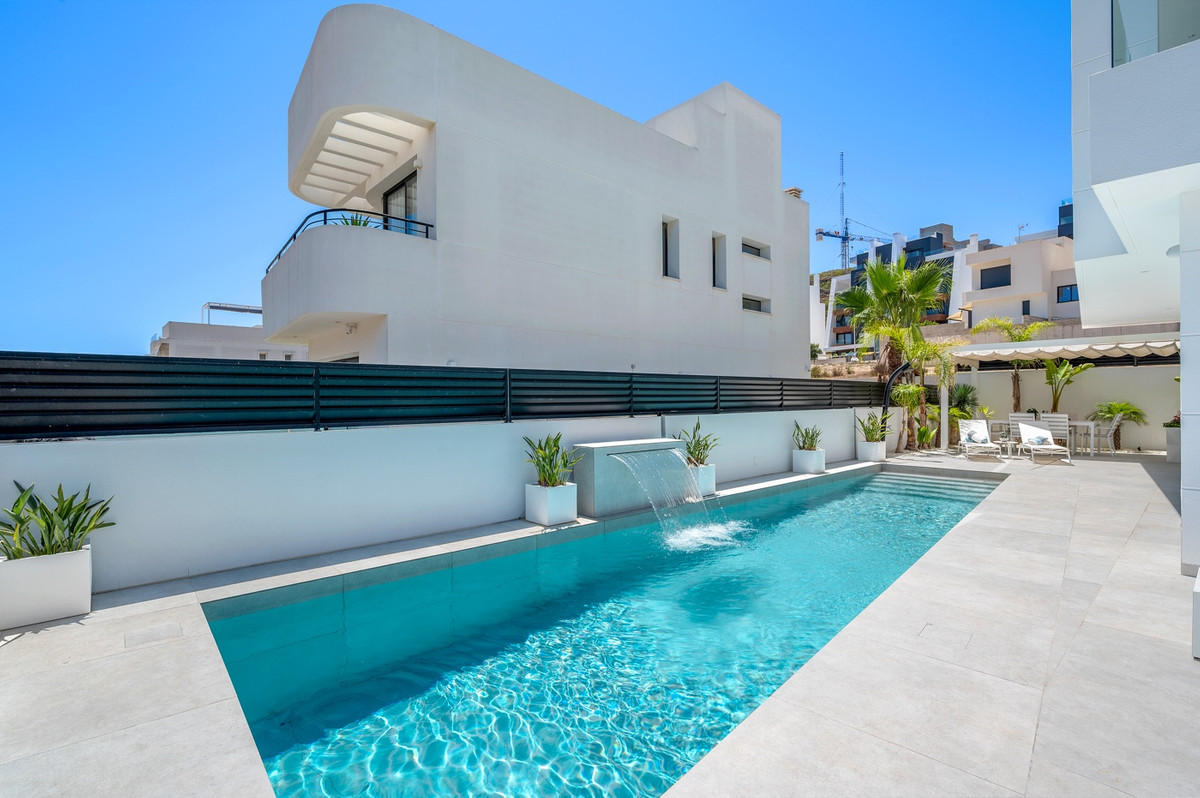 ShowFeedImage House – Detached Villa in Guardamar del Segura