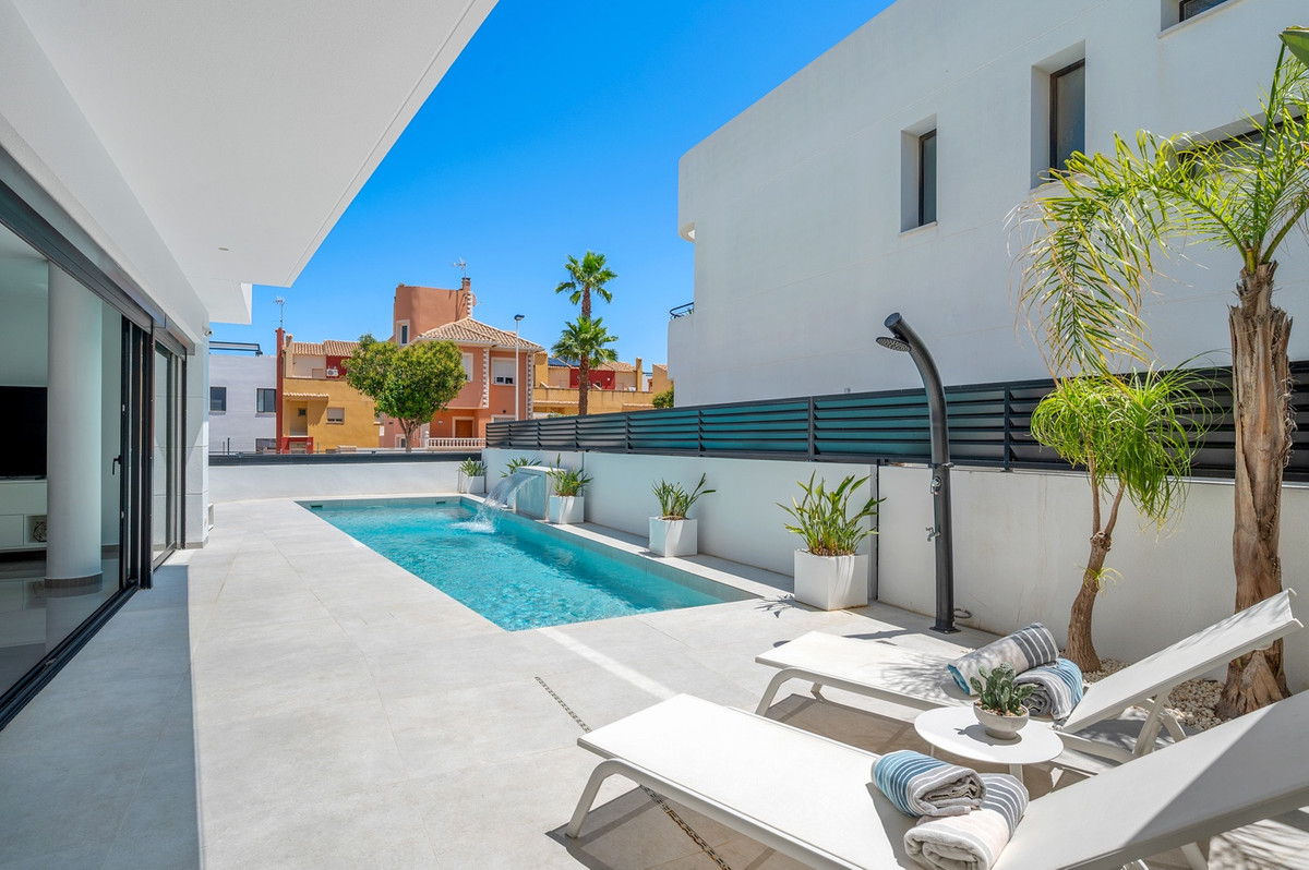 ShowFeedImage House – Detached Villa in Guardamar del Segura
